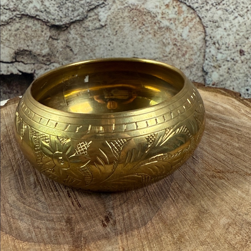 Vintage Engraved Brass Bangle M6